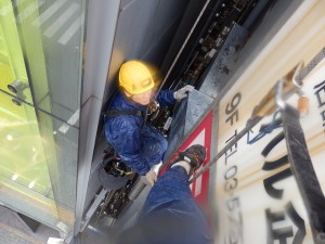 渋谷センター街看板点検